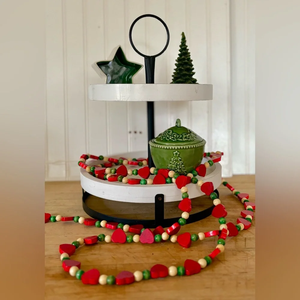 2 TIER WHITE & BLACK DISPLAY TRAY & HOLIDAY DECOR